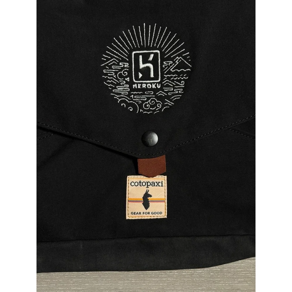 Cotopaxi Heroku Messenger Bag Black Canvas Padded Laptop Shoulder Bag Gorpcore